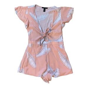 Forever 21 Blush tropical tie front romper | size M